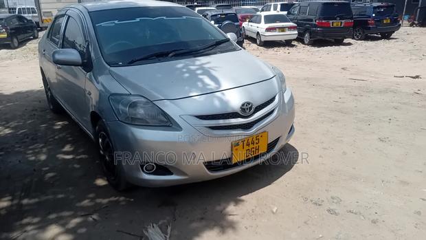 Toyota Belta 2004 Silver