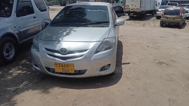 Toyota Belta 2004 Silver
