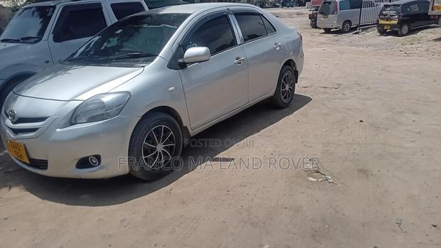 Toyota Belta 2004 Silver