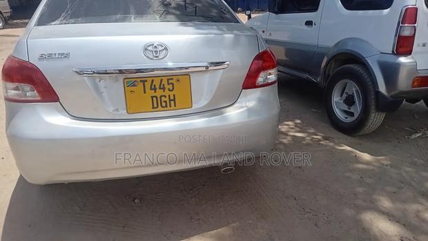 Toyota Belta 2004 Silver