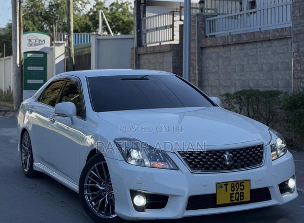 Toyota Crown 2011 White