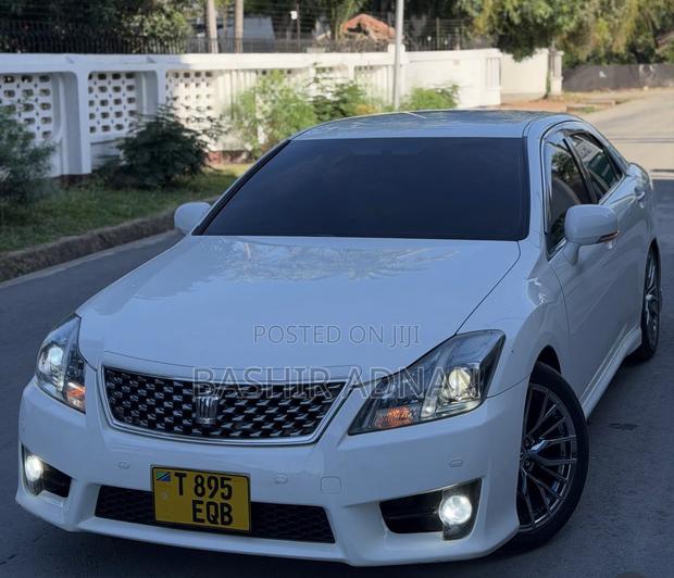 Toyota Crown 2011 White