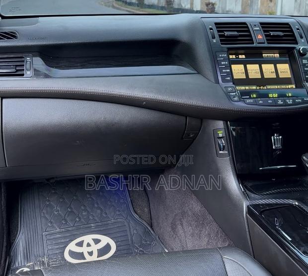 Toyota Crown 2011 White