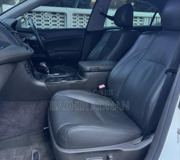 Toyota Crown 2011 White