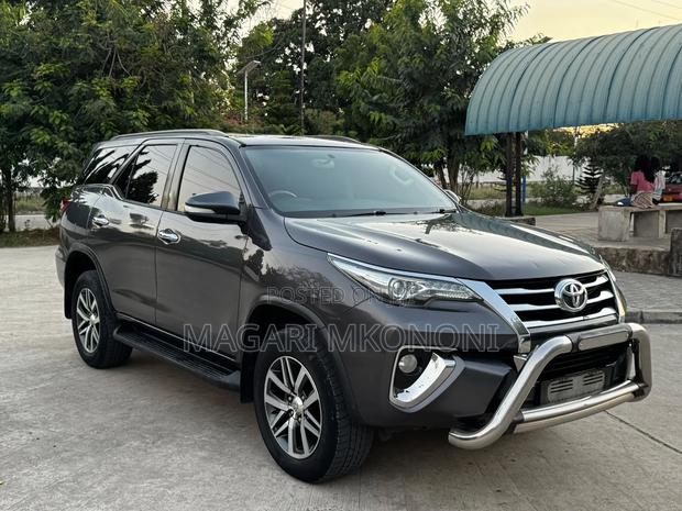 Toyota Fortuner 2.8 D AWD 2017 Gray