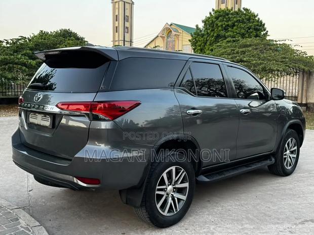 Toyota Fortuner 2.8 D AWD 2017 Gray