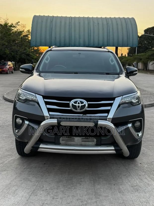 Toyota Fortuner 2.8 D AWD 2017 Gray