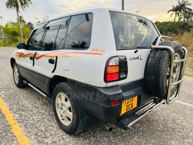 Toyota RAV4 2004 White