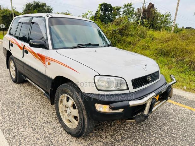 Toyota RAV4 2004 White