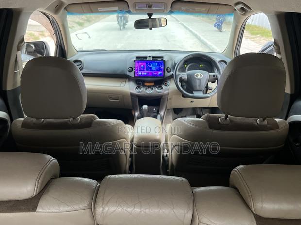 Toyota Vanguard 2010 Gray