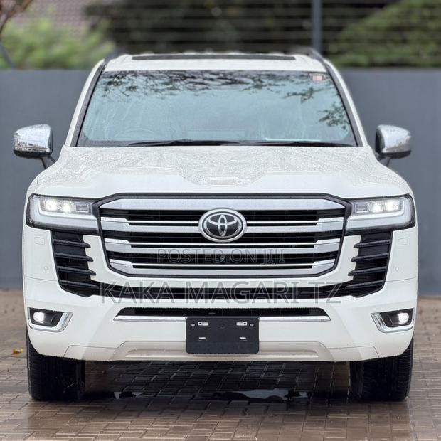 Toyota Land Cruiser 2024 White