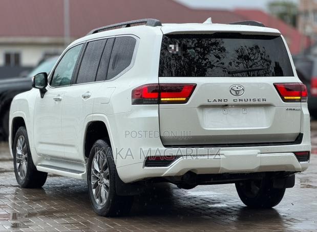 Toyota Land Cruiser 2024 White