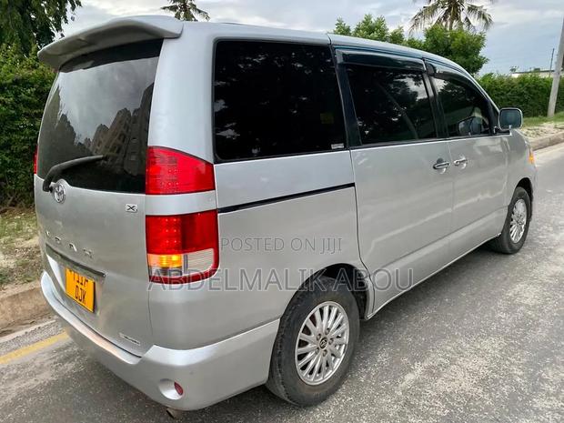 Toyota Voxy X E Edition 2WD 8-Seater 2006 Silver
