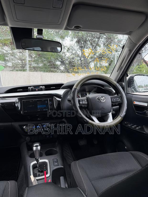 Toyota Hilux 2023 Beige