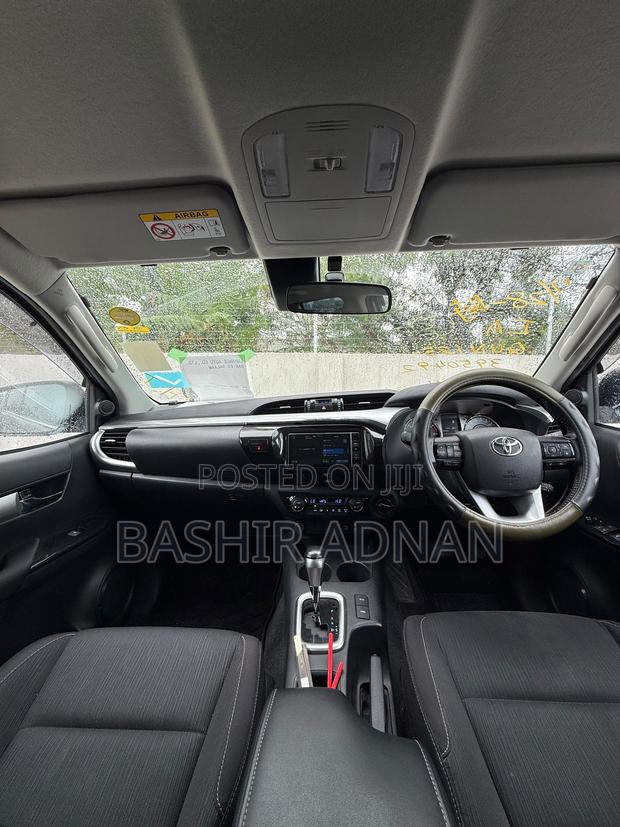 Toyota Hilux 2023 Beige