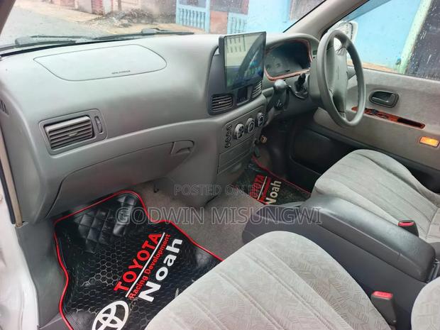 Toyota Noah 2001 White