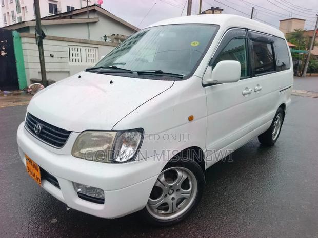 Toyota Noah 2001 White