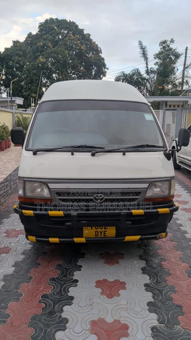 Toyota Grand HiAce 2000 White