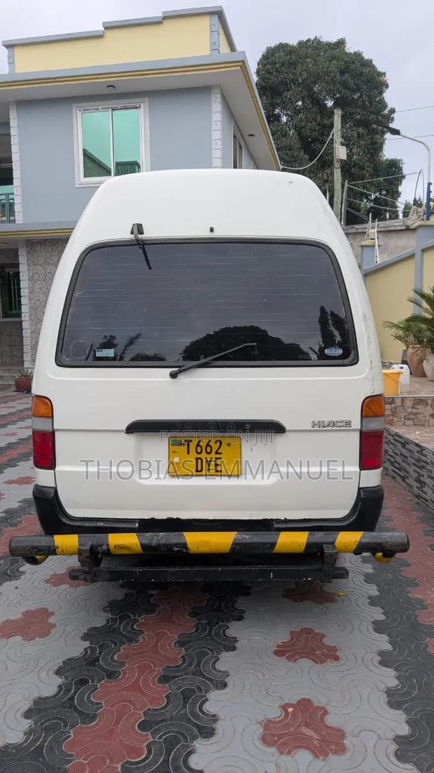 Toyota Grand HiAce 2000 White