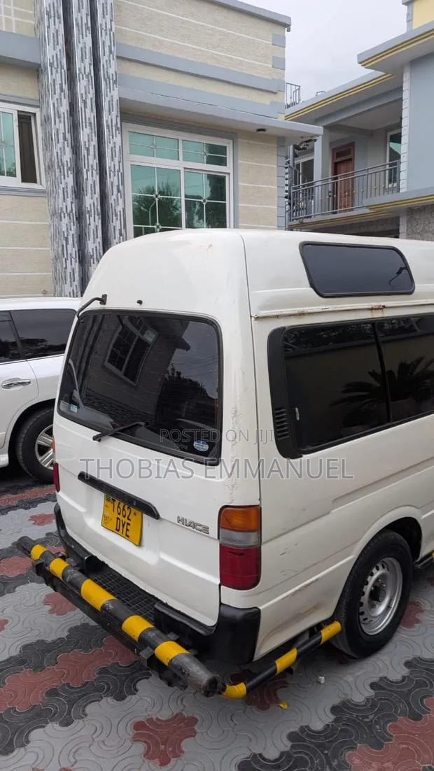 Toyota Grand HiAce 2000 White