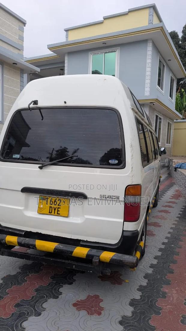Toyota Grand HiAce 2000 White