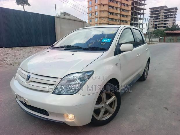 Toyota IST 2004 White