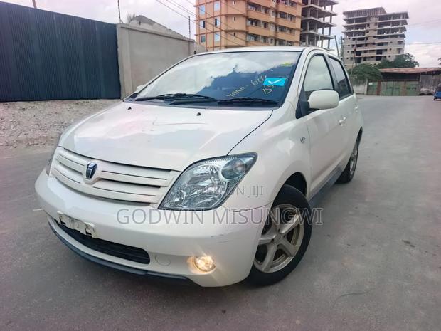 Toyota IST 2004 White