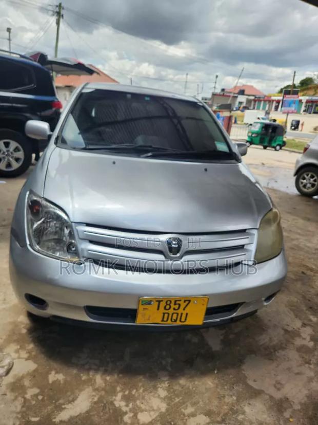 Toyota IST 2006 Silver