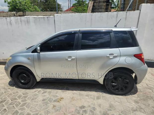 Toyota IST 2006 Silver