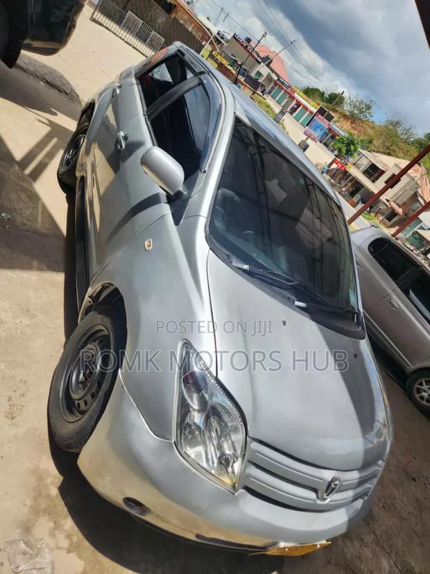 Toyota IST 2006 Silver