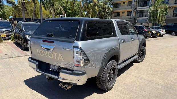Toyota Hilux Revo Double Cab Deisel 2.4 AWD 2018 Silver