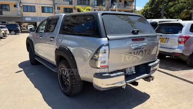 Toyota Hilux Revo Double Cab Deisel 2.4 AWD 2018 Silver