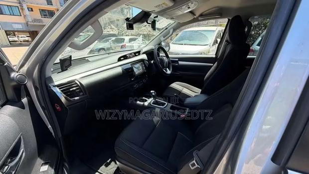 Toyota Hilux Revo Double Cab Deisel 2.4 AWD 2018 Silver