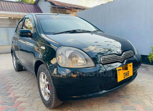 Toyota Vitz 2006 Black