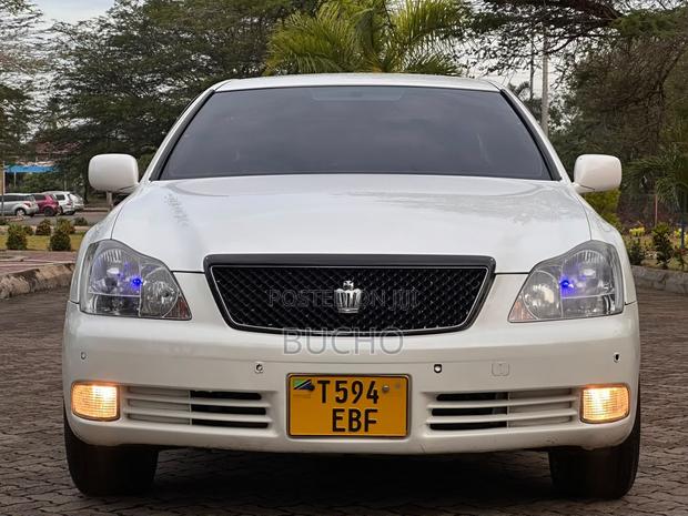 Toyota Crown 2007 White