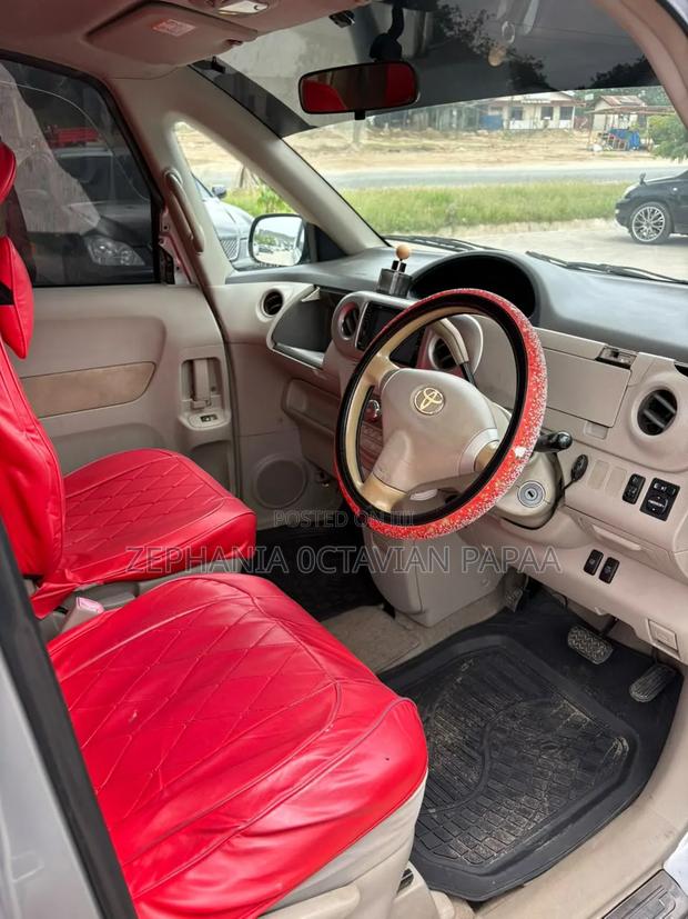 Toyota Porte 2004 Silver