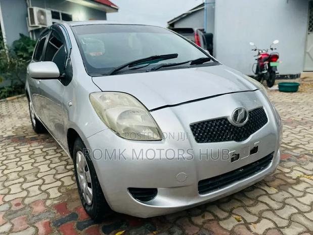 Toyota Vitz 2006 Gray