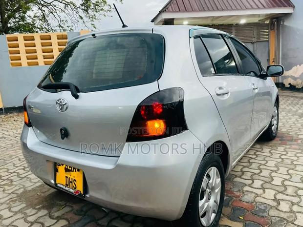 Toyota Vitz 2006 Gray