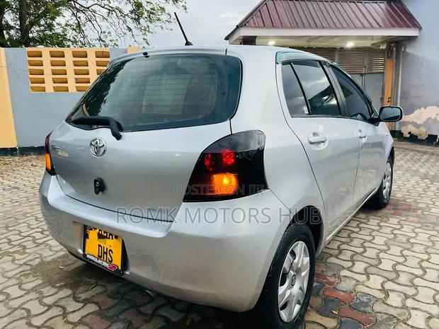 Toyota Vitz 2006 Gray