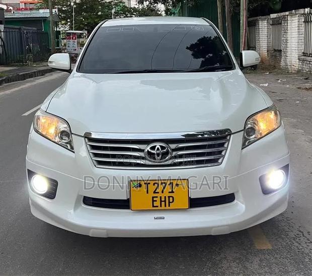 Toyota Vanguard 2012 White