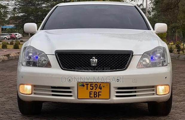 Toyota Crown 2007 White