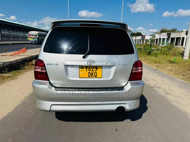 Toyota Kluger 2006 Silver