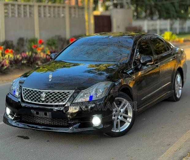 Toyota Crown 2011 Black