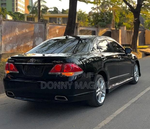 Toyota Crown 2011 Black