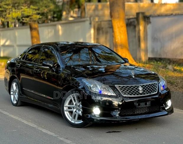 Toyota Crown 2011 Black