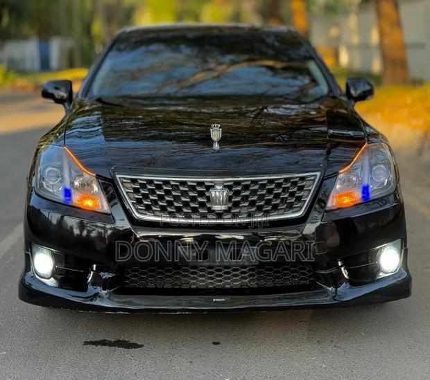 Toyota Crown 2011 Black