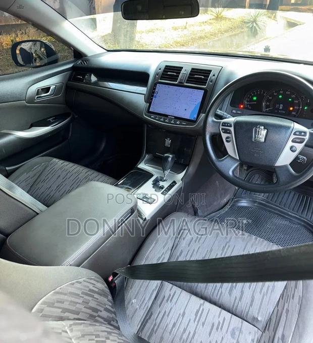 Toyota Crown 2011 Black