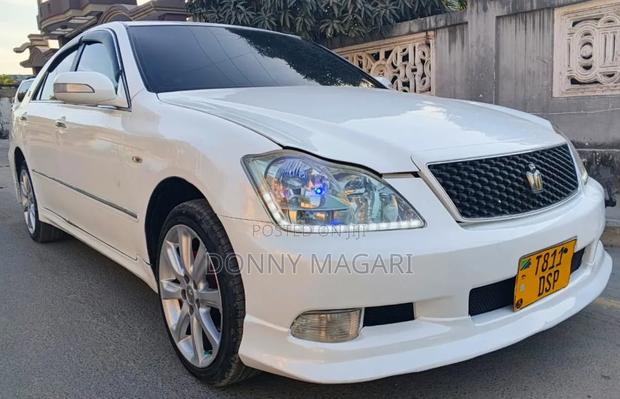 Toyota Crown 2007 White