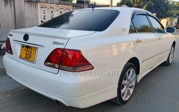 Toyota Crown 2007 White