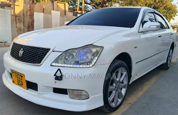 Toyota Crown 2007 White
